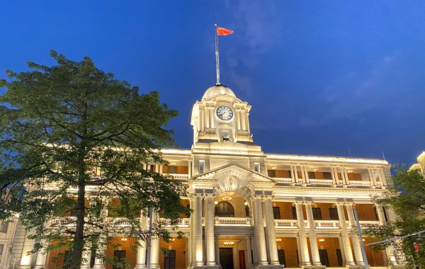 Shamian Island: a hundred year scroll from the Pearl River sandbar to the World Architecture Expo-2