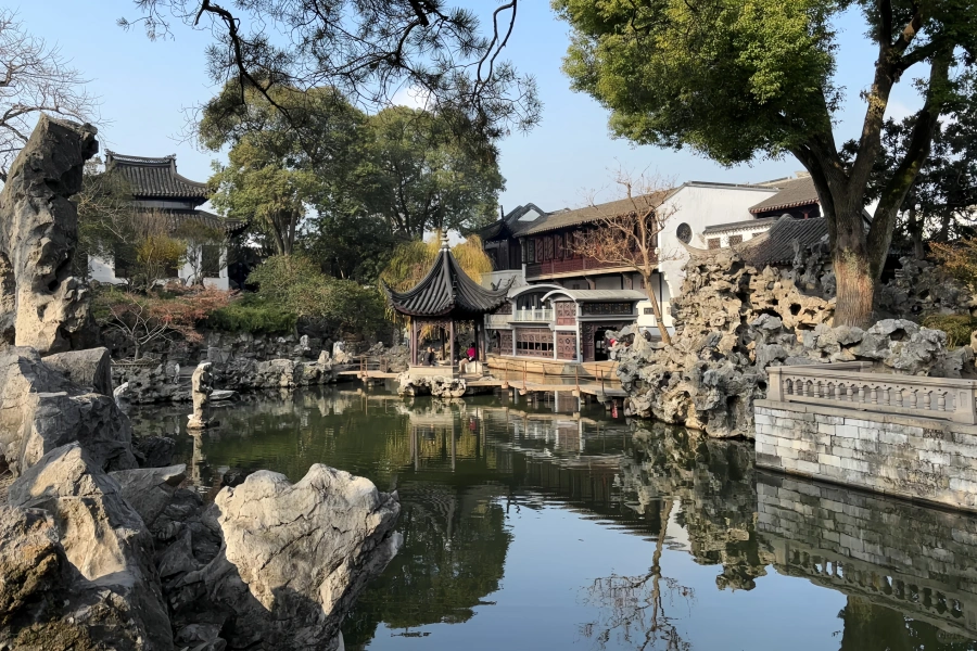 ライオン・グローブ・ガーデン:人工岩場のクライミング可能な迷路-4