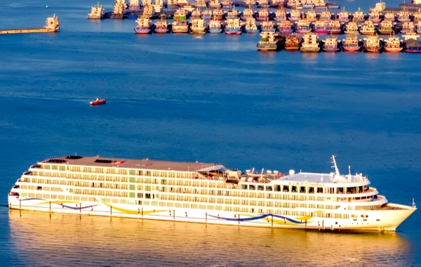 ポンクイング・ヤンッツェ・リバー・ナイト・ツアー:山市のバックボーンを流れる星川の叙事詩-3