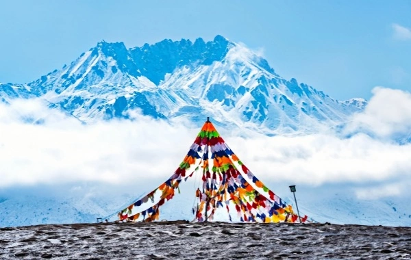 جبال كيليان: معجزة إيكولوجية مِنْ a 