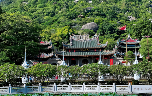 Nanputuo Temple: A Zen-like Retreat Amidst a Thousand Years of Buddhist Chanting