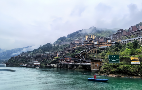 Gongtan Ancient Town:Ein Millennial Salt Port und Architekt Epic Hanging on the Cliffs of the Wujiang River