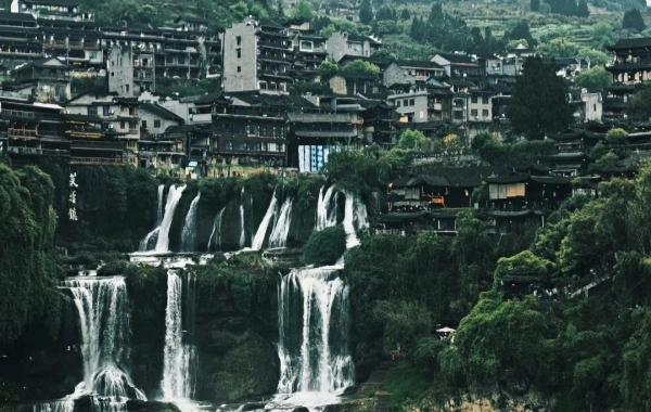 Furong Ancient Town:A Journey to the