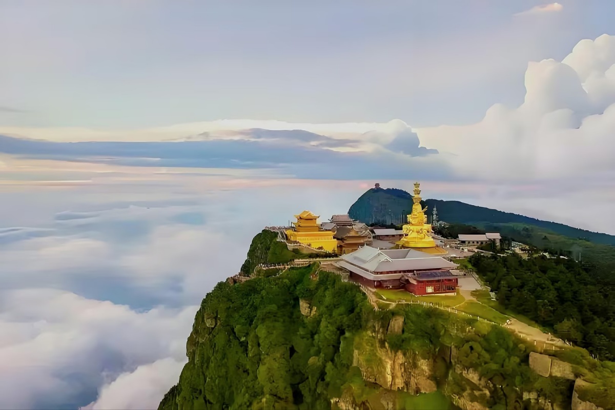 Leshan and Mount Emei Tour