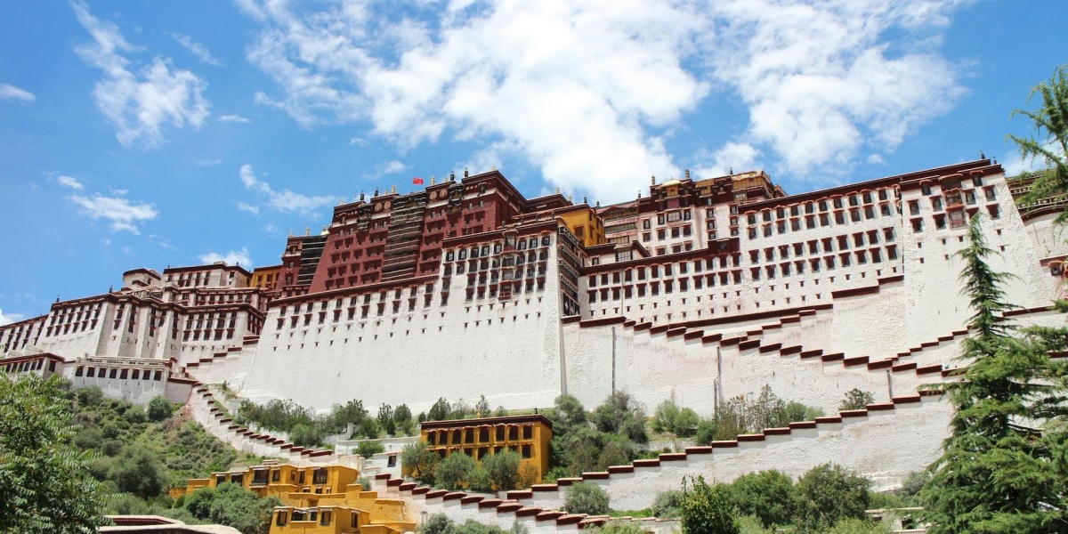 Explore the Potala Palace and Lhasa in Tibet