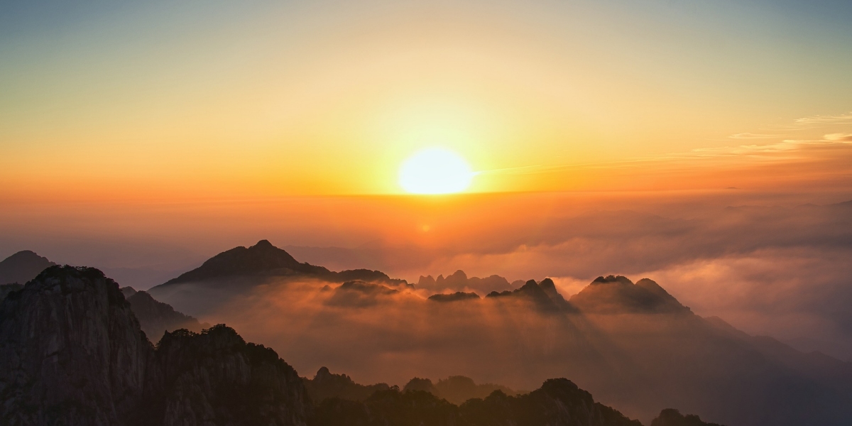 Discover the beauty of Huangshan Mountain and the history of the ancient village