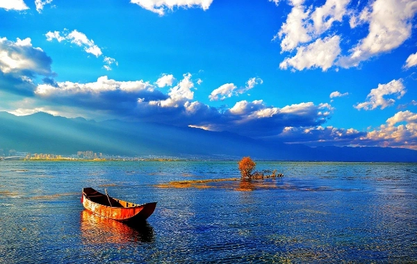 Lijiang to Erhai Lake: 5 Days of Cobblestones & Coastal Breezes