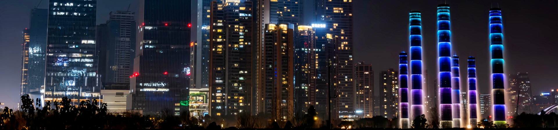 Чэндуская СКП Башня: путешествие через будущую водонапорную башню и световое искусство в центре города