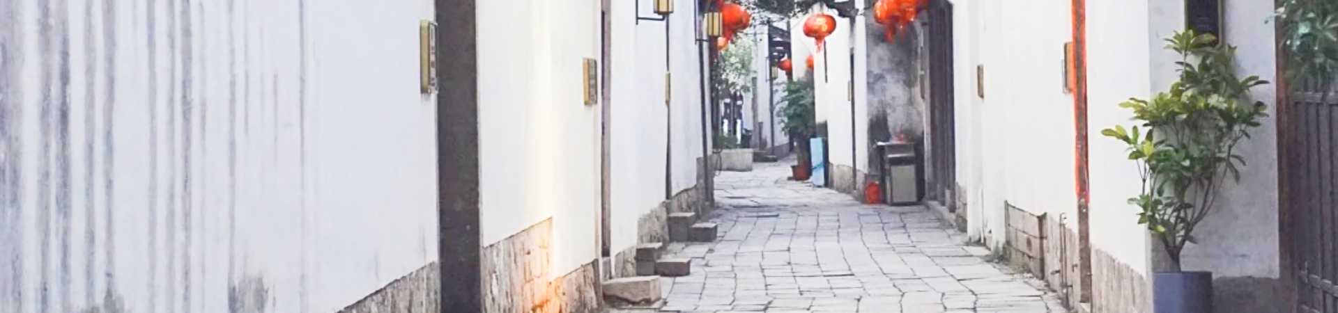 Three Lanes and Seven Alleys