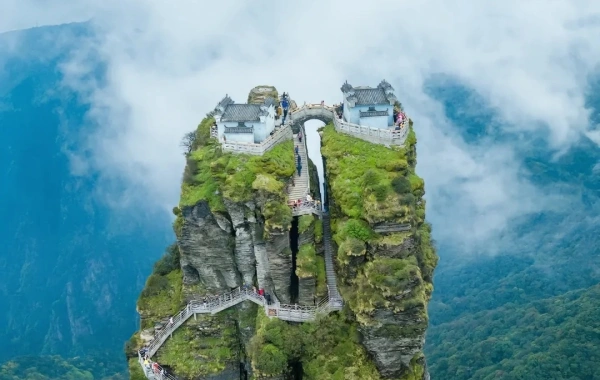 ファンジング・マウンテン:雲の上にスカイシティとピュア・ランドへの巡礼