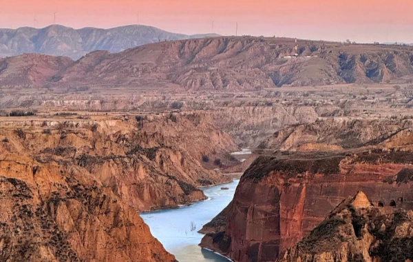 Day 2: Yan'an → Wave Valley → Yan'an (Overnight in Yan'an)